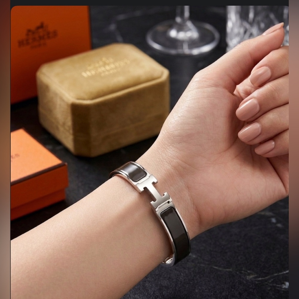 Sources unknown no brand excellent quality silver & black bangle bracelet